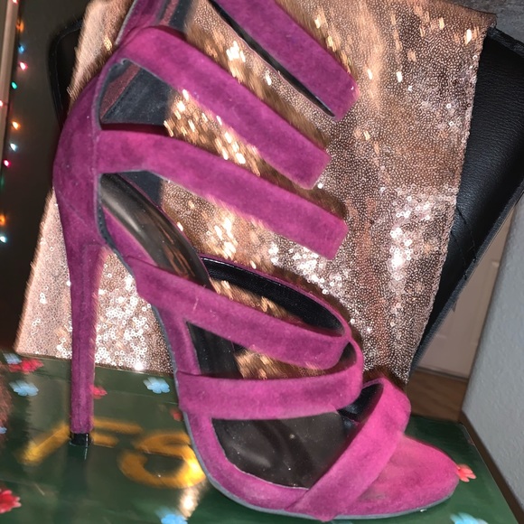 Heels - Picture 3 of 3